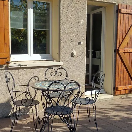 Logement Avec Espace Exterieur Et Jolie Vue Pierreclos Exterior photo
