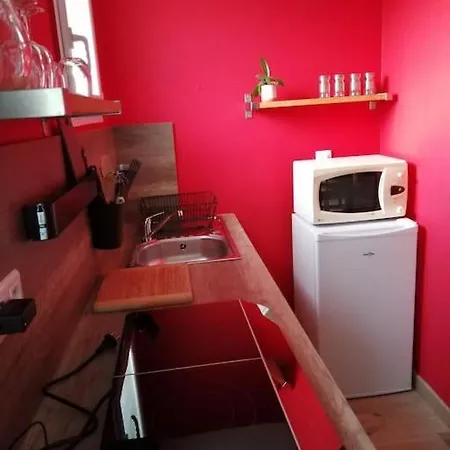 Logement Avec Espace Exterieur Et Jolie Vue Pierreclos Exterior photo