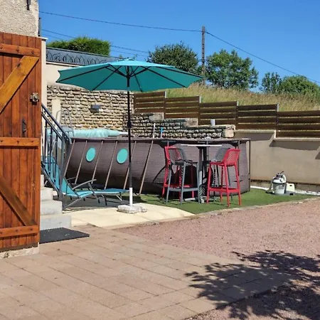 Logement Avec Espace Exterieur Et Jolie Vue Pierreclos Exterior photo