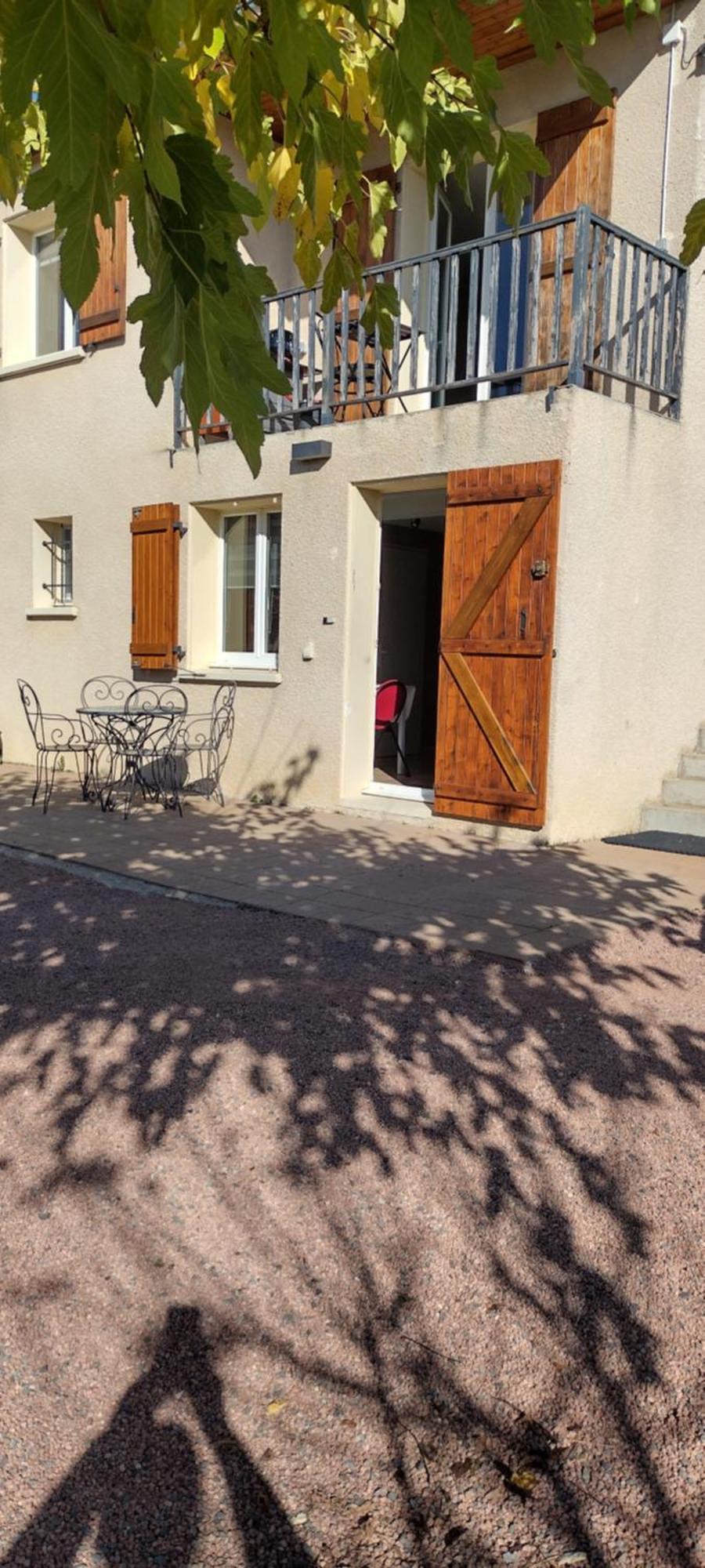 Avec Espace Exterieur Et Jolie Vue * Pierreclos